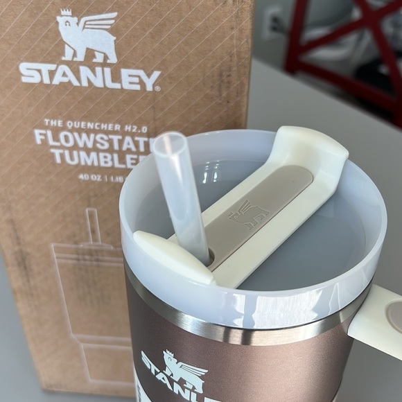 NWT Stanley Rose Quartz Glow Quencher H2.0 Flowstate Tumbler 40 oz - Picture 5 of 8